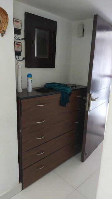 Bathroom in 2 BHK Apartment at DLF Silver Oaks, Sector 26 – for Sale