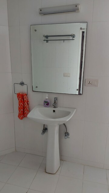 Bathroom in 2 BHK Apartment at DLF Silver Oaks, Sector 26 – for Sale