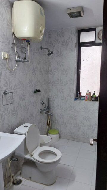 Bathroom in 2 BHK Apartment at DLF Silver Oaks, Sector 26 – for Sale