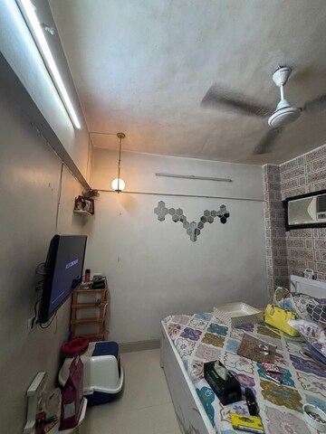 Furnished Amenities in 1 BHK Apartment at Andheri West – for Rent