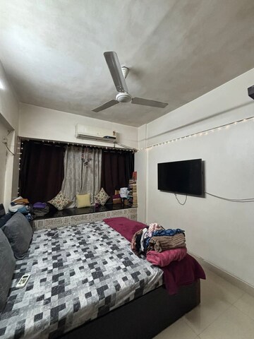 Bedroom in 1 BHK Apartment at Andheri West – for Rent