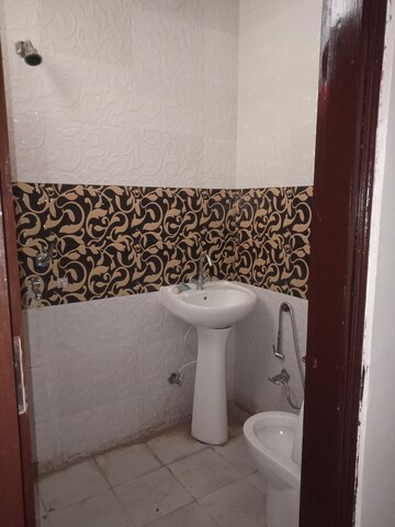 Bathroom in 3 BHK Builder Floor at Shyama Apartments Noida, Sector 49 – for Rent