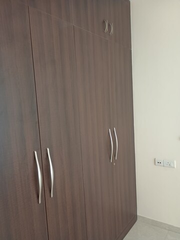 Furnished Amenities in 2 BHK Apartment at Hiranandani Athena, Ghodbunder Road – for Rent