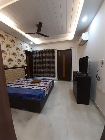 Bedroom in 2 BHK Builder Floor at Sector 26 – for Rent