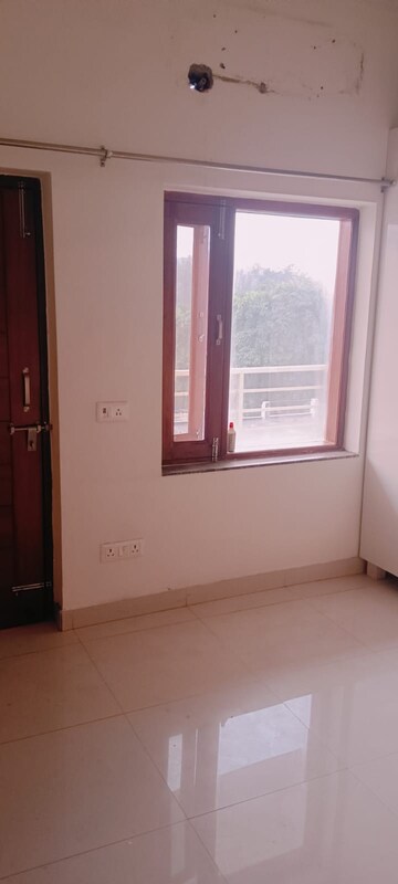 Room in 2 BHK Builder Floor at Sector 21d – for Rent