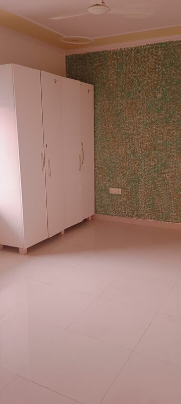 Room in 2 BHK Builder Floor at Sector 21d – for Rent