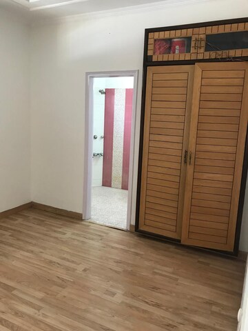 Room in 3 BHK Builder Floor at SS Southend Floors, South City 2 – for Rent
