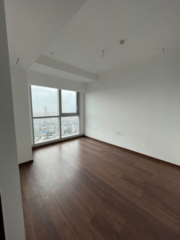 Room in 4 BHK Apartment at Bombay Realty One ICC, Dadar East – for Rent
