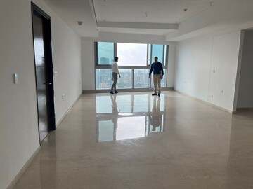 Room in 4 BHK Apartment at Bombay Realty One ICC, Dadar East – for Rent