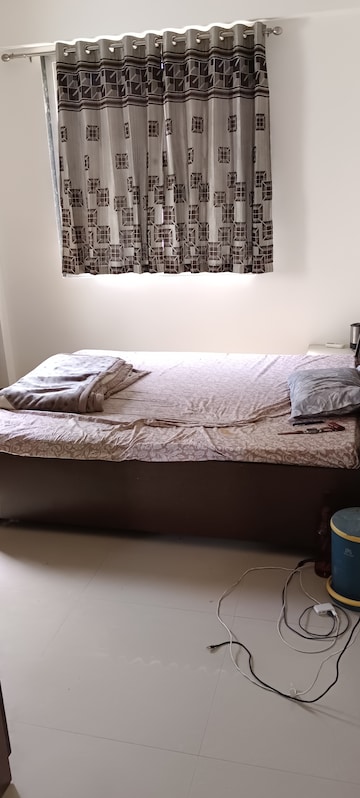 Room in 2 BHK Apartment at Thaltej – for Rent