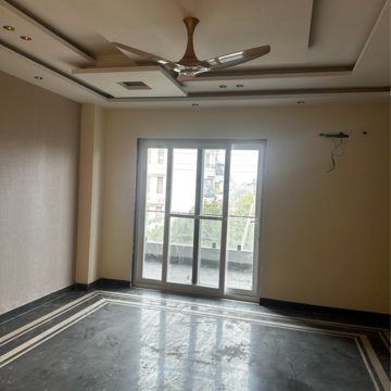 Room in 3 BHK Builder Floor at Sector 31 – for Rent