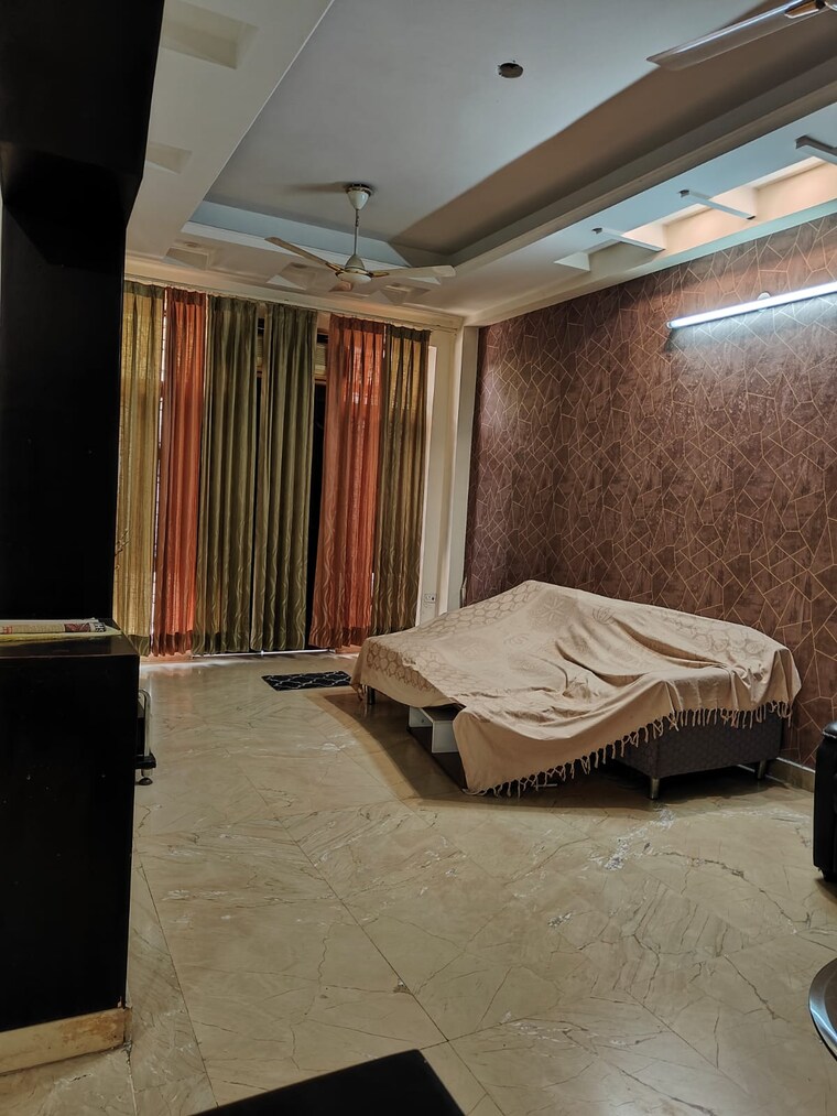 Room, vaishali sector 5 4 Bedroom 207 Sq.Mt. Builder Floor In Vaishali Sector 5 Ghaziabad 8490696