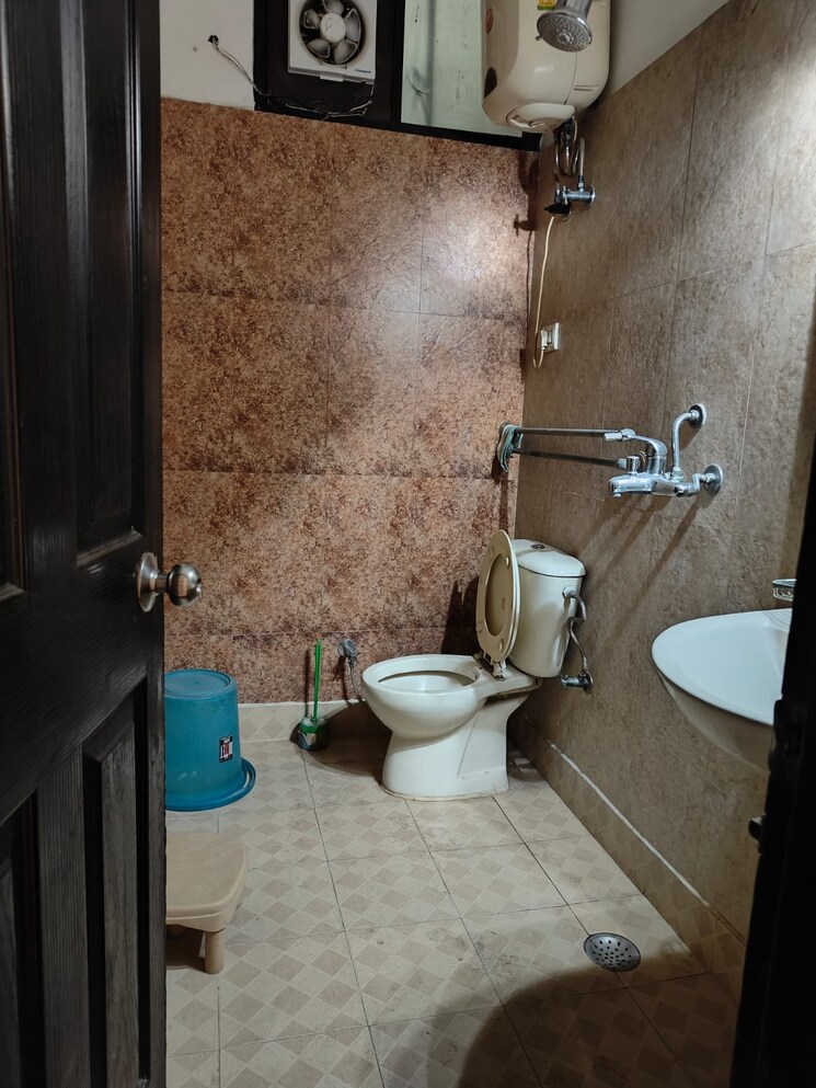 Attached Bathroom, vaishali sector 5 4 Bedroom 207 Sq.Mt. Builder Floor In Vaishali Sector 5 Ghaziabad 8490696