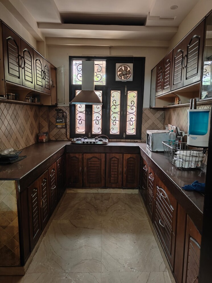 Kitchen, vaishali sector 5 4 Bedroom 207 Sq.Mt. Builder Floor In Vaishali Sector 5 Ghaziabad 8490696