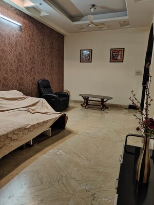 Room in 4 BHK Builder Floor at Vaishali Sector 5 – for Sale