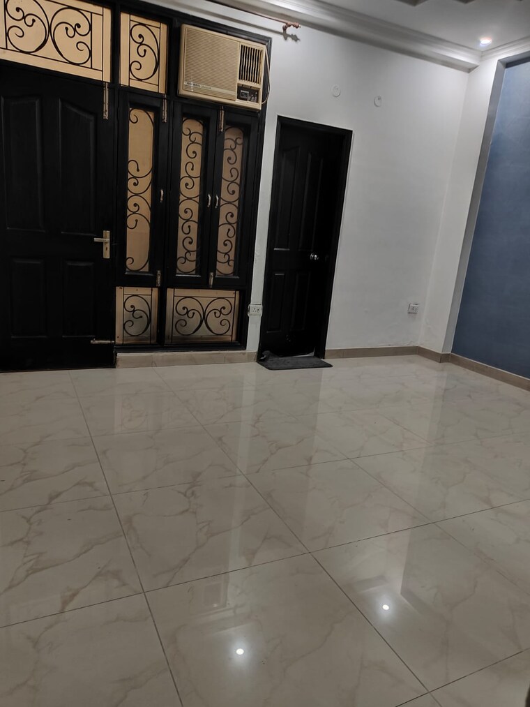 Room, vaishali sector 5 4 Bedroom 207 Sq.Mt. Builder Floor In Vaishali Sector 5 Ghaziabad 8490696