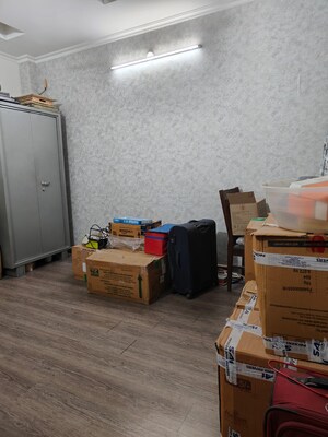 Room in 4 BHK Builder Floor at Vaishali Sector 5 – for Sale