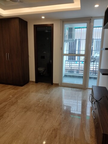 Room in 3 BHK Builder Floor at Sector 25 – for Rent