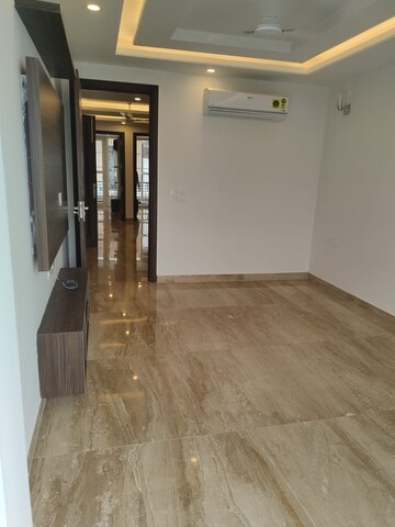Room in 3 BHK Builder Floor at Sector 25 – for Rent