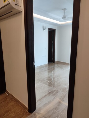 Room in 3 BHK Builder Floor at Sector 25 – for Rent