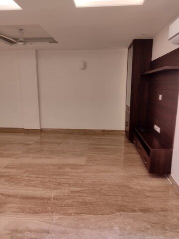 Room in 3 BHK Builder Floor at Sector 25 – for Rent