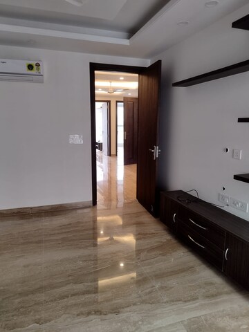 Room in 3 BHK Builder Floor at Sector 25 – for Rent
