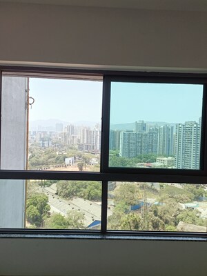 Room in 2 BHK Apartment at Kalpataru Immensa, Kolshet Road – for Sale