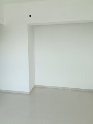 Room in 2 BHK Apartment at Kalpataru Immensa, Kolshet Road – for Sale