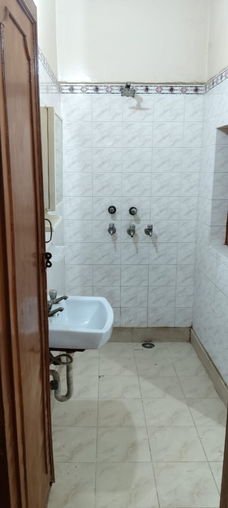 Bathroom, rwa-apartments-sector-12 3 Bedroom 162 Sq.Mt. Villa In Sector 12 Noida 8490762