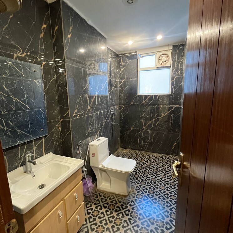 Team Area, chattarpur 4 Bedroom 2000 Sq.Ft. Builder Floor In Chattarpur Delhi 8490745