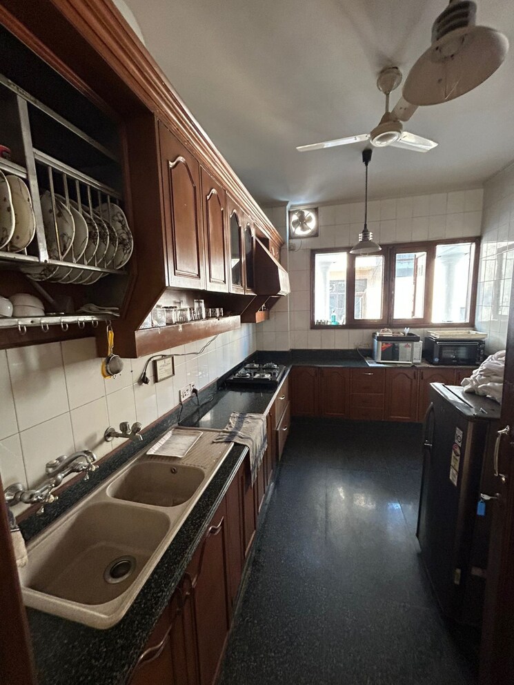 Kitchen, vasant vihar 3 Bedroom 250 Sq.Yd. Builder Floor In Vasant Vihar Delhi 8490757