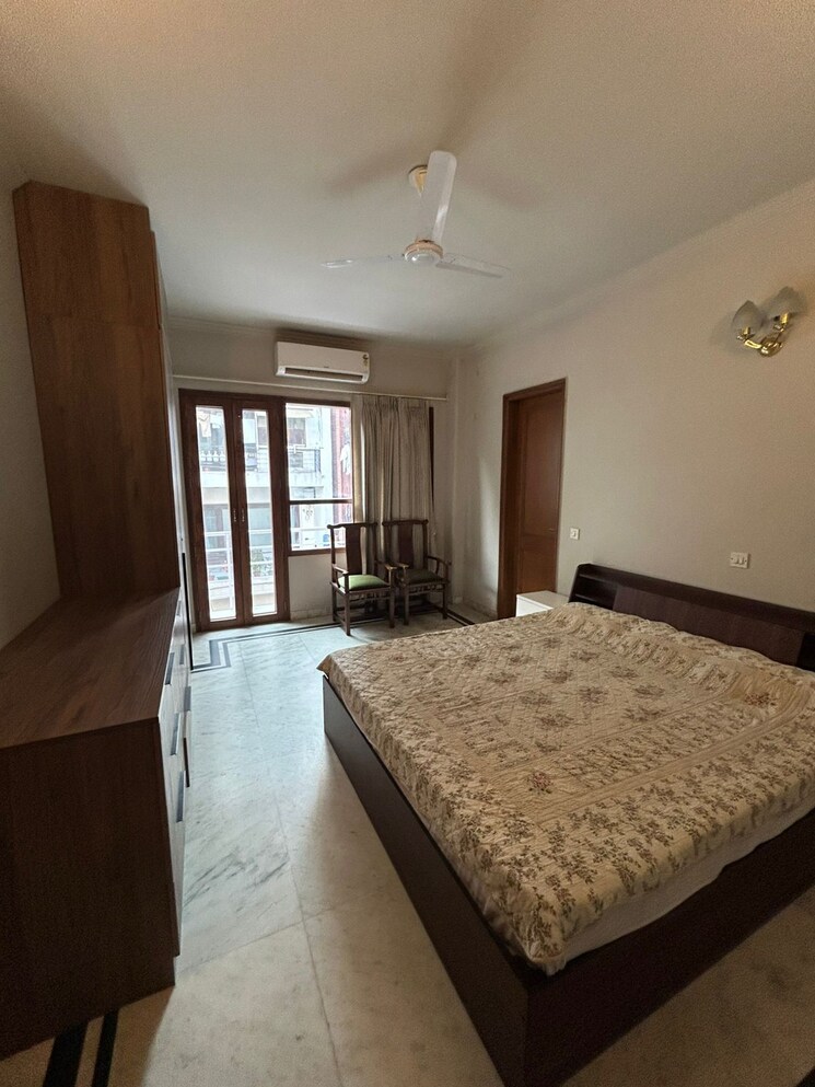 Bedroom, vasant vihar 3 Bedroom 250 Sq.Yd. Builder Floor In Vasant Vihar Delhi 8490757