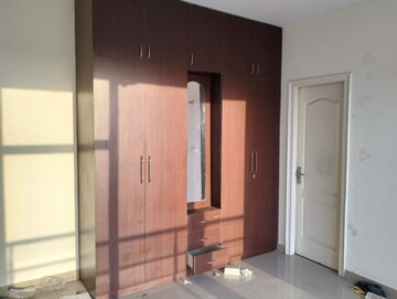 Room in 2.5 BHK Apartment at Ireo Uptown, Sector 66 – for Rent