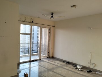 Room in 2.5 BHK Apartment at Ireo Uptown, Sector 66 – for Rent