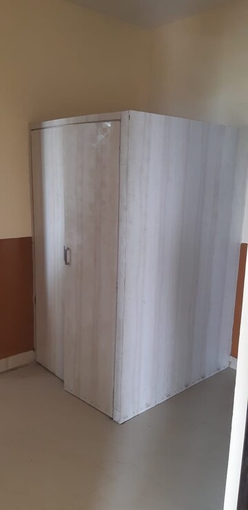 Bedroom in 2.5 BHK Apartment at Alaknanda Apartment Gomti Nagar, Gomti Nagar – for Rent