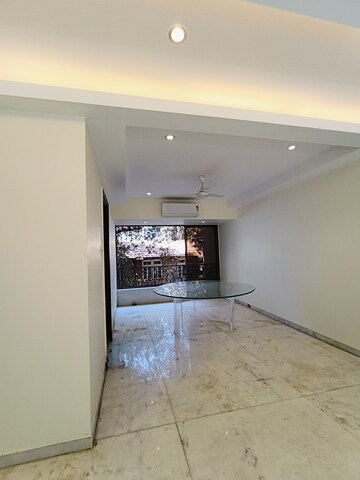 Room in 3 BHK Apartment at Gamdevi – for Rent