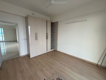 Room in 2 BHK Apartment at Emaar The Palm Drive-Palm Studios, Sector 66 – for Rent