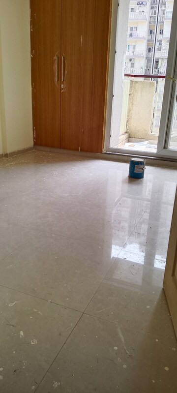Room in 3 BHK Apartment at Shri Radha Sky Gardens, Sector 16b Greater Noida – for Rent