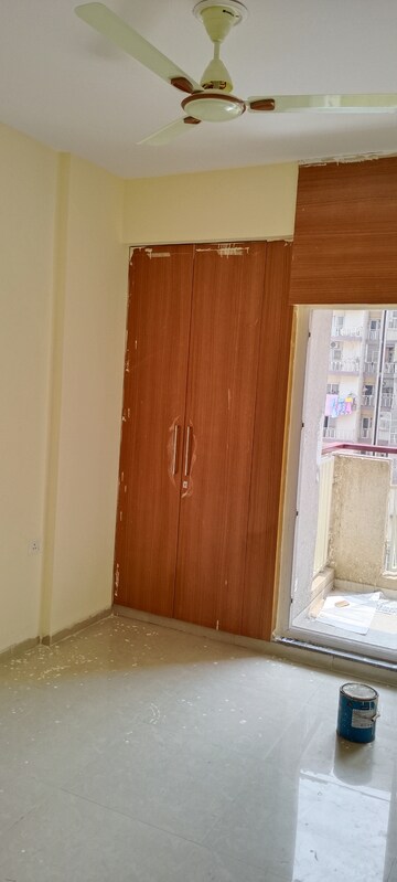 Room in 3 BHK Apartment at Shri Radha Sky Gardens, Sector 16b Greater Noida – for Rent