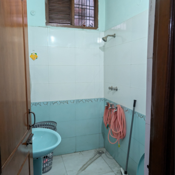 Bathroom in 2.5 BHK Villa at Sector 21 – for Rent