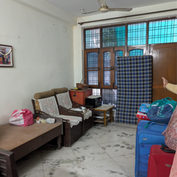 Living Room in 2.5 BHK Villa at Sector 21 – for Rent