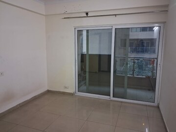 Room in 2 BHK Apartment at JKG Palm Resort, Raj Nagar Extension – for Rent