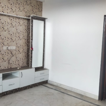 Room in 3.5 BHK Builder Floor at Sector 23 – for Rent