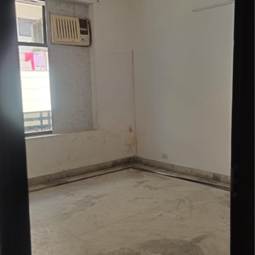 Room in 3.5 BHK Builder Floor at Sector 23 – for Rent