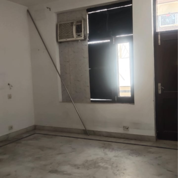Room in 3.5 BHK Builder Floor at Sector 23 – for Rent