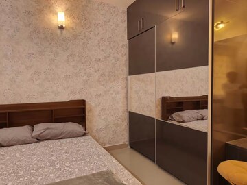 Room in 3 BHK Apartment at Pashmina Waterfront, Old Madras Road – for Rent