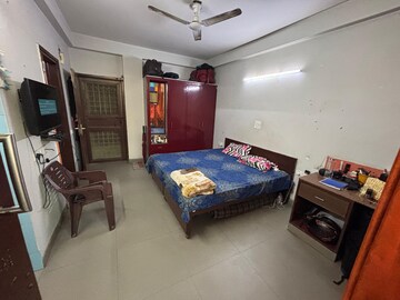 Living Room in 1 RK Builder Floor at RWA Residential Society, Sector 40 – for Rent