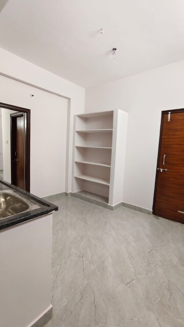 Room in 1 BHK Builder Floor at Somajiguda – for Rent