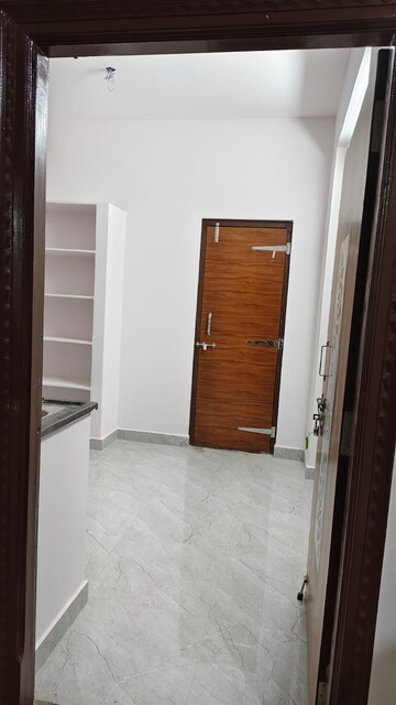 Room in 1 BHK Builder Floor at Somajiguda – for Rent