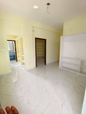 Room in 1 BHK Builder Floor at Somajiguda – for Rent